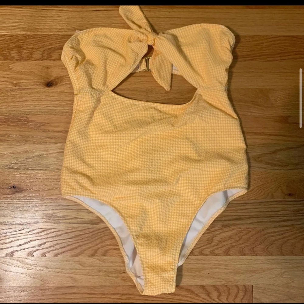 Strapless bathing suit